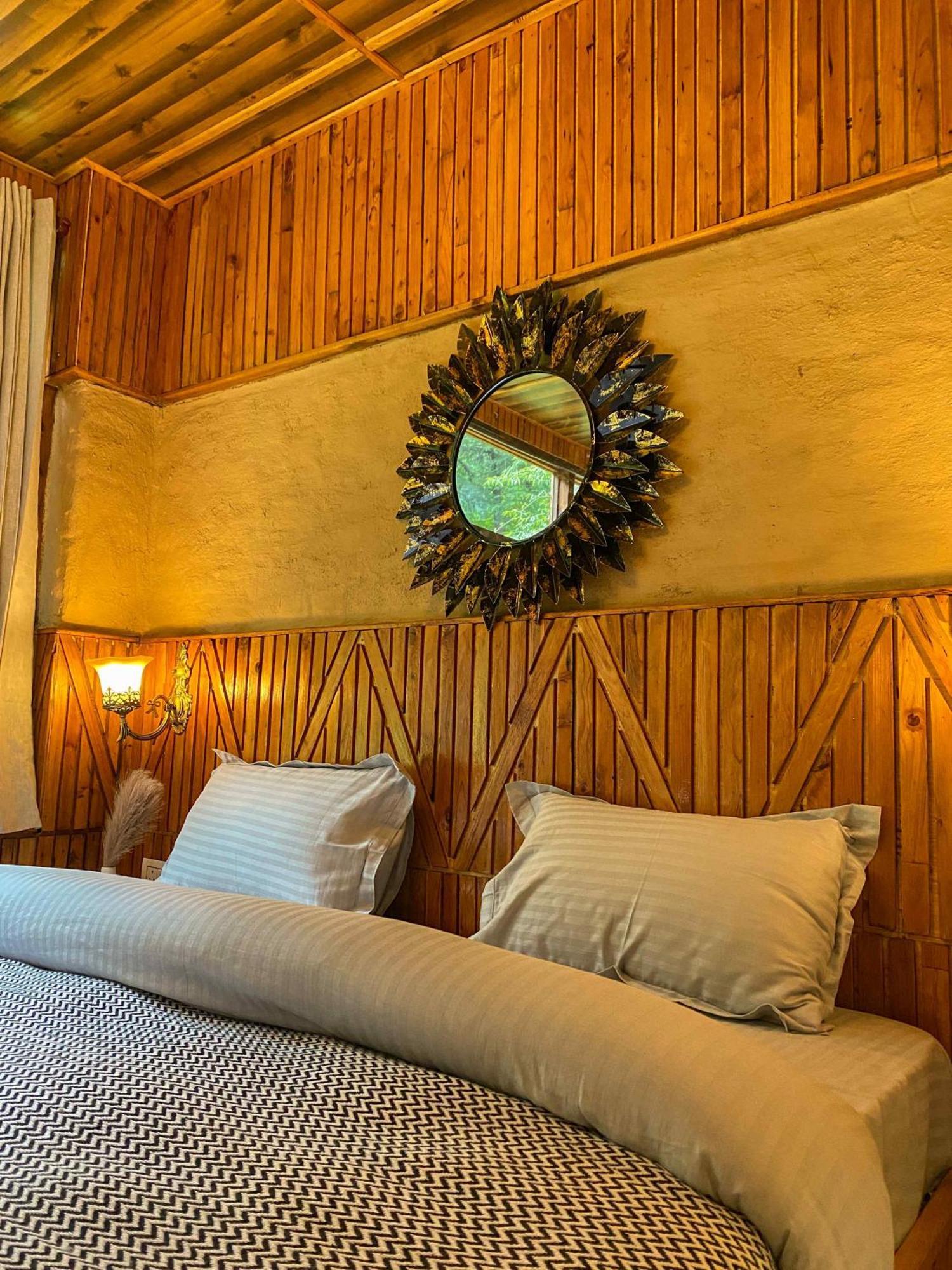 Whoopers Boutique Resort Jibhi Extérieur photo